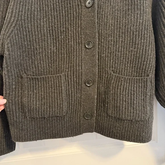 Uniqlo Women’s Grey Ribbed Wool Cropped Cardigan - Picture 6 of 7